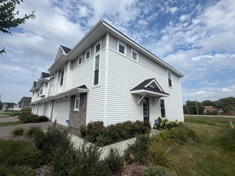21820 Wisteria Way Farmington, MN 55024