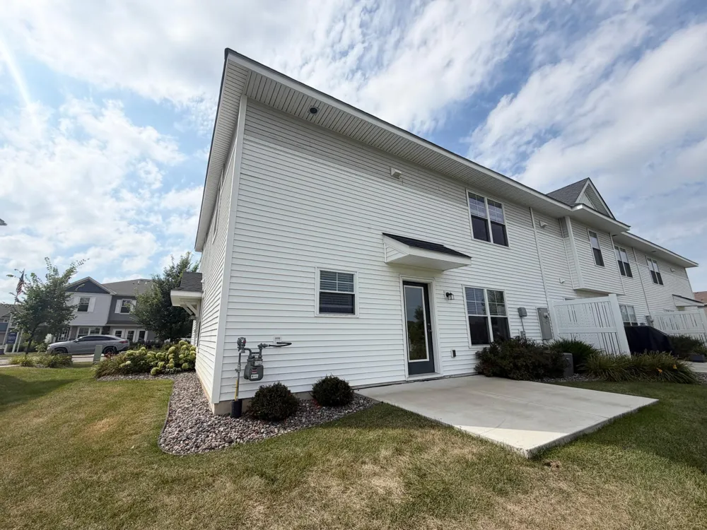 21820 Wisteria Way Farmington, MN 55024