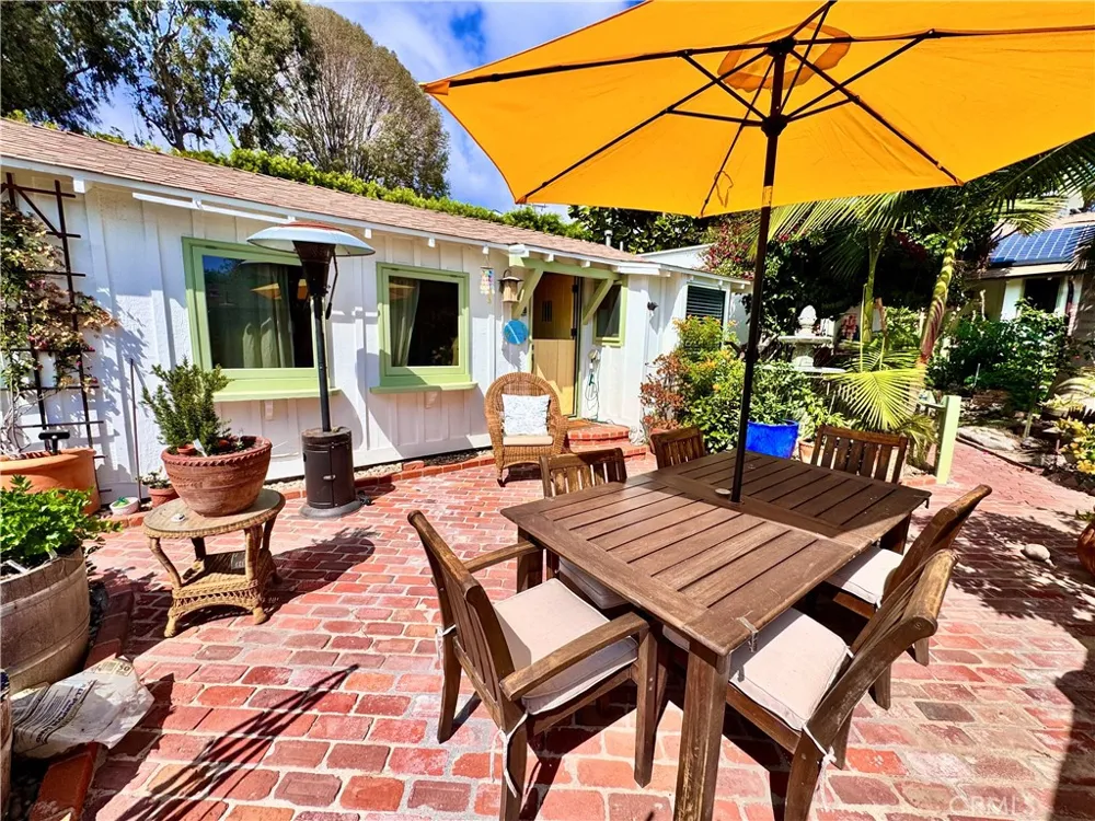 455 Myrtle #B Laguna Beach, CA 92651