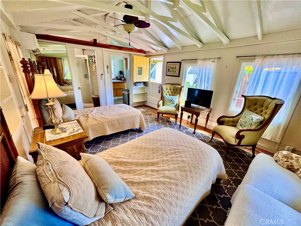 455 Myrtle #B Laguna Beach, CA 92651