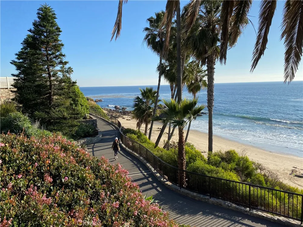 455 Myrtle #B Laguna Beach, CA 92651