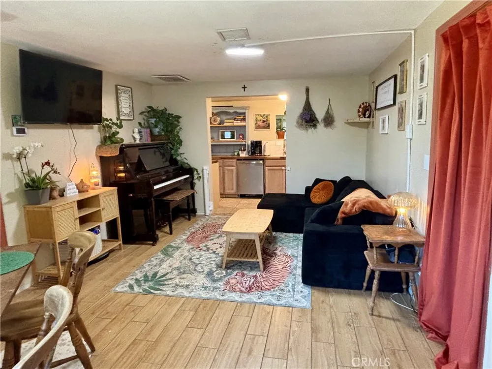 17713 Valley Lake Hughes, CA 93532
