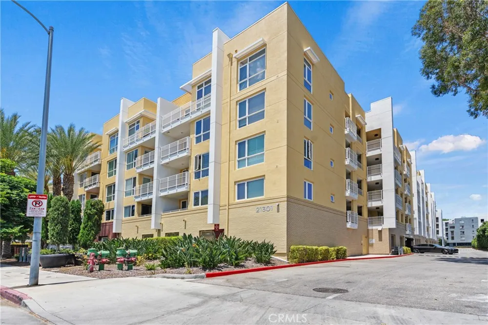 21301 Erwin Street #351 Woodland Hills, CA 91367