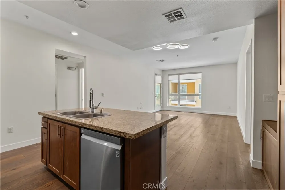 21301 Erwin Street #351 Woodland Hills, CA 91367