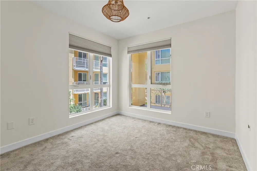 21301 Erwin Street #351 Woodland Hills, CA 91367