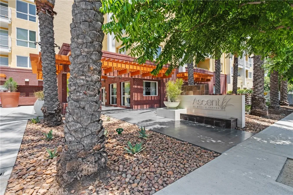 21301 Erwin Street #351 Woodland Hills, CA 91367