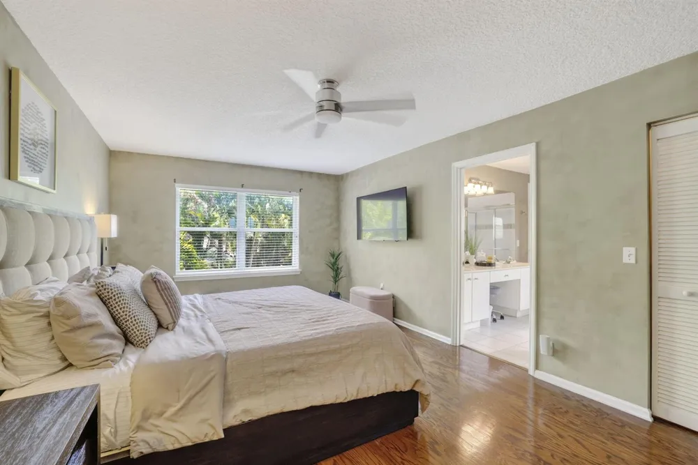 10212 NW 7 STREET 