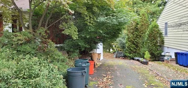 536 Nordhoff Drive Leonia, NJ 07605