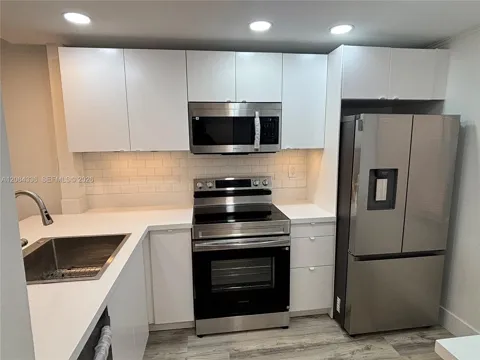 10304 Sunrise Lakes Blvd #209