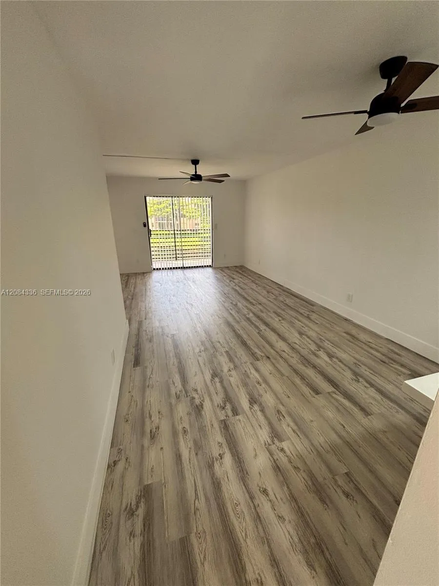 10304 Sunrise Lakes Blvd #209 Sunrise, FL 33322
