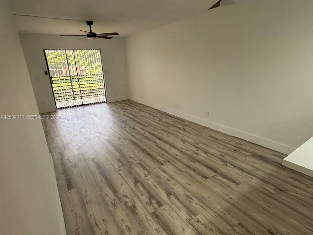 10304 Sunrise Lakes Blvd #209 Sunrise, FL 33322