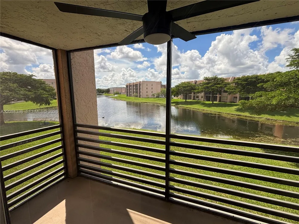 10304 Sunrise Lakes Blvd #209 Sunrise, FL 33322