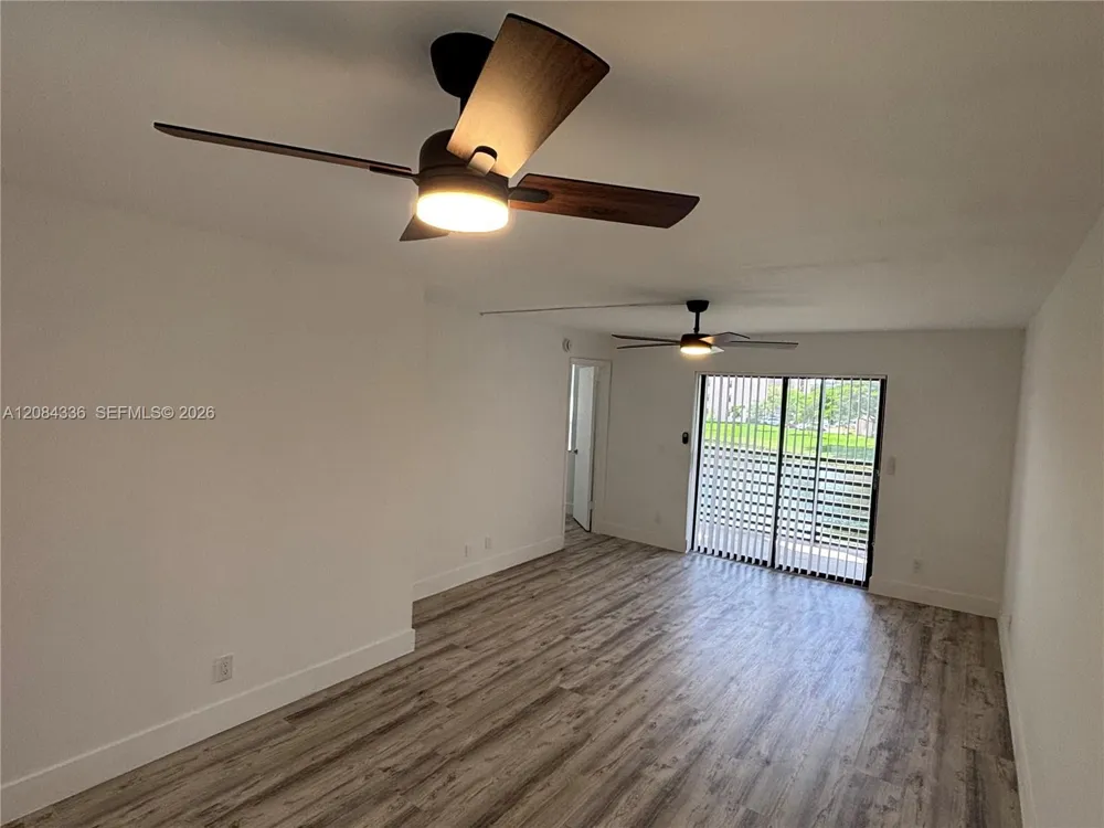 10304 Sunrise Lakes Blvd #209 Sunrise, FL 33322