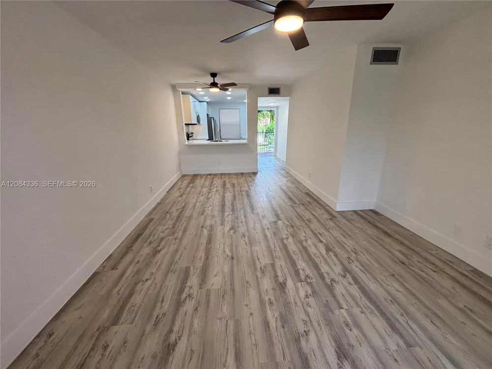 10304 Sunrise Lakes Blvd #209 Sunrise, FL 33322