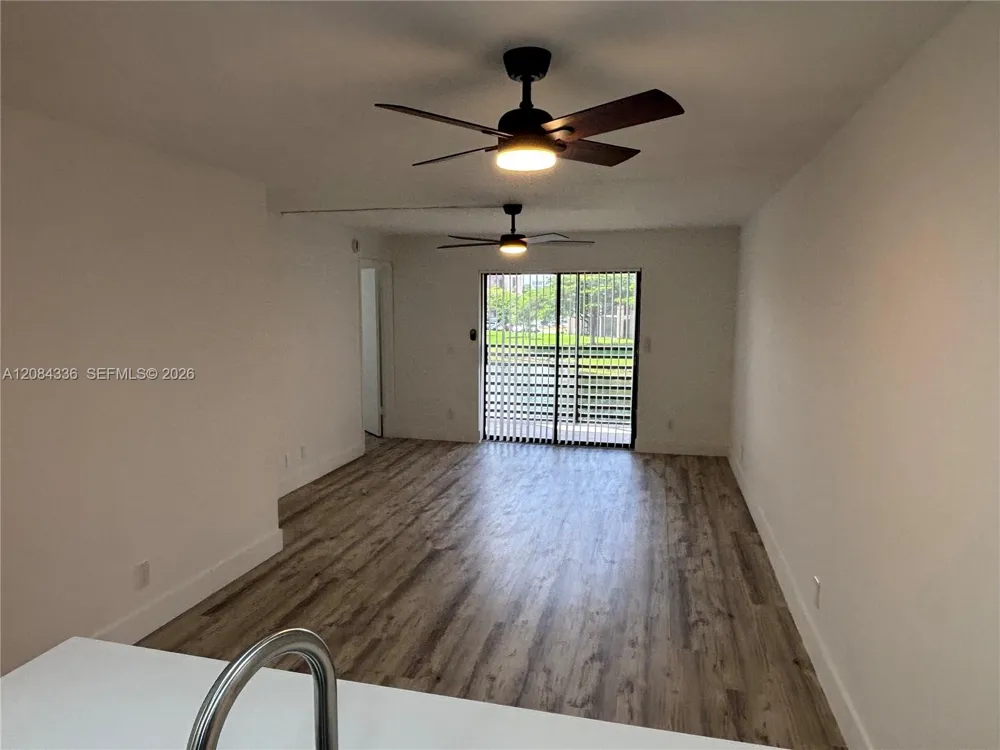 10304 Sunrise Lakes Blvd #209 Sunrise, FL 33322