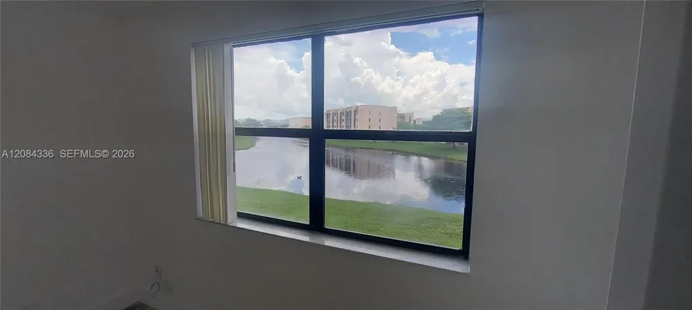 10304 Sunrise Lakes Blvd #209 Sunrise, FL 33322