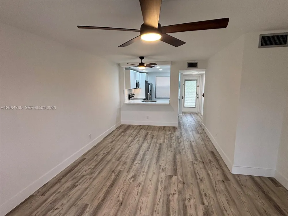 10304 Sunrise Lakes Blvd #209 Sunrise, FL 33322