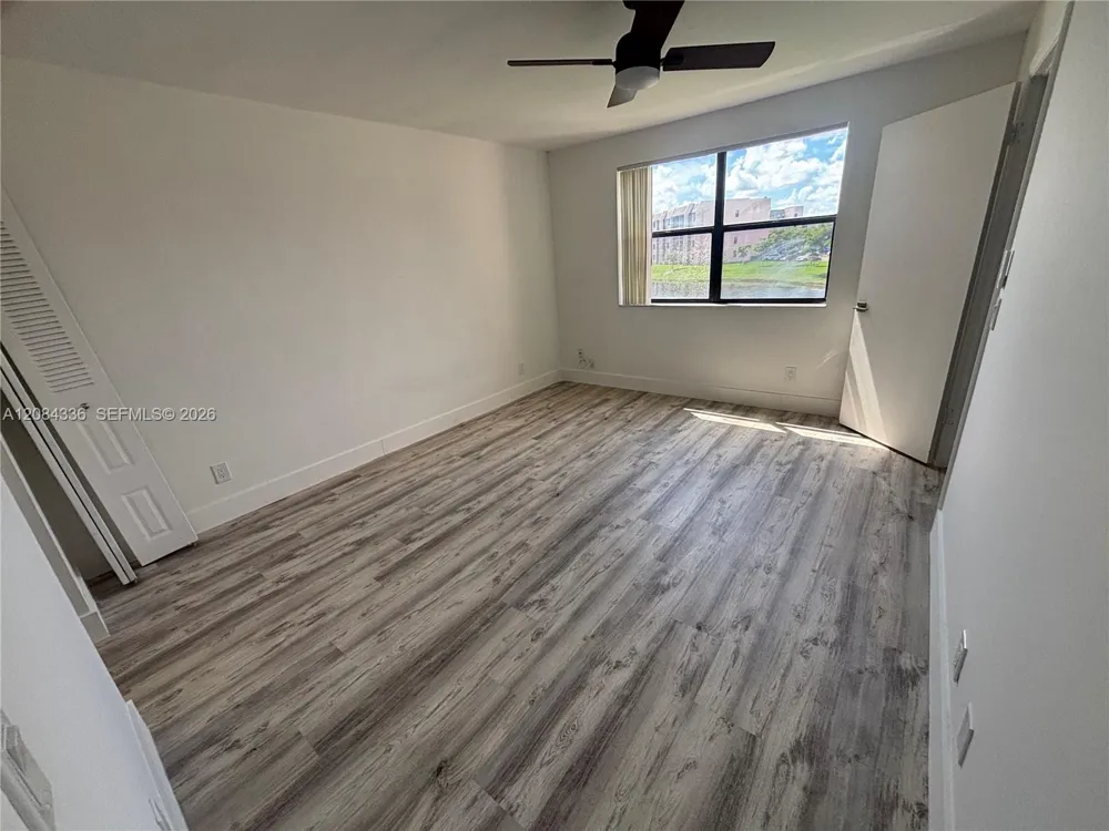 10304 Sunrise Lakes Blvd #209 Sunrise, FL 33322