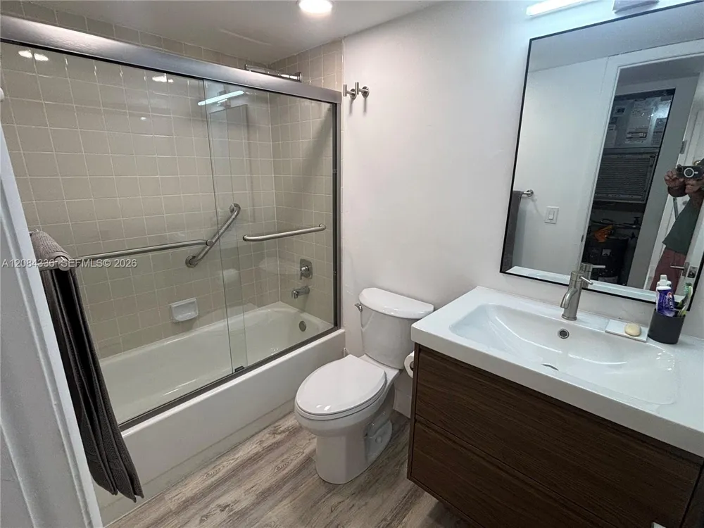 10304 Sunrise Lakes Blvd #209 Sunrise, FL 33322