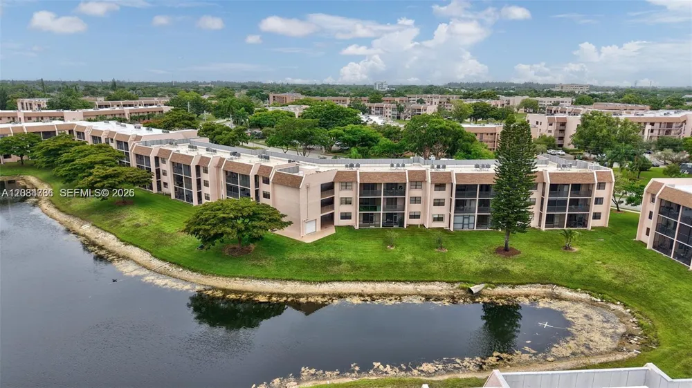 10304 Sunrise Lakes Blvd #209 Sunrise, FL 33322
