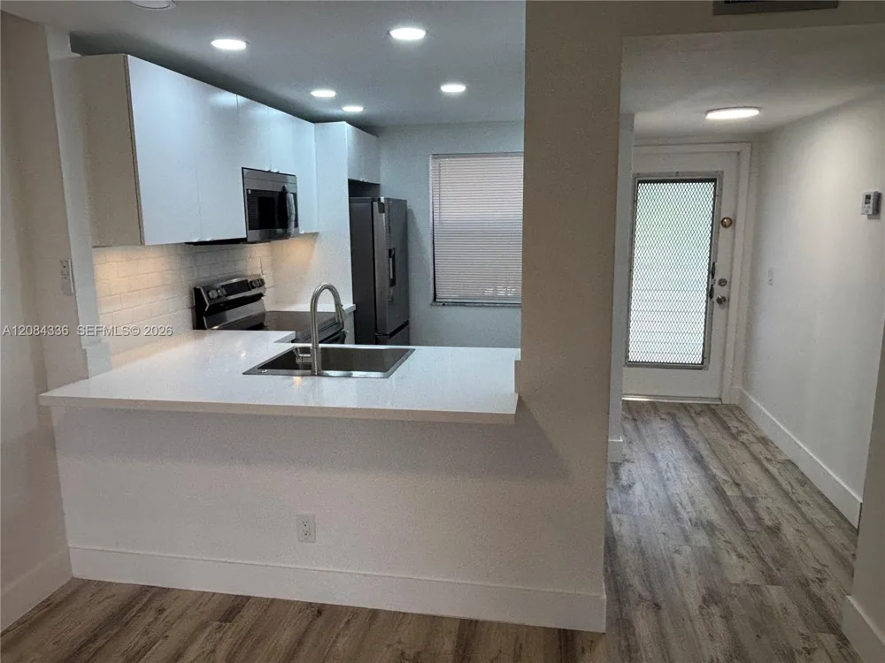 10304 Sunrise Lakes Blvd #209 Sunrise, FL 33322