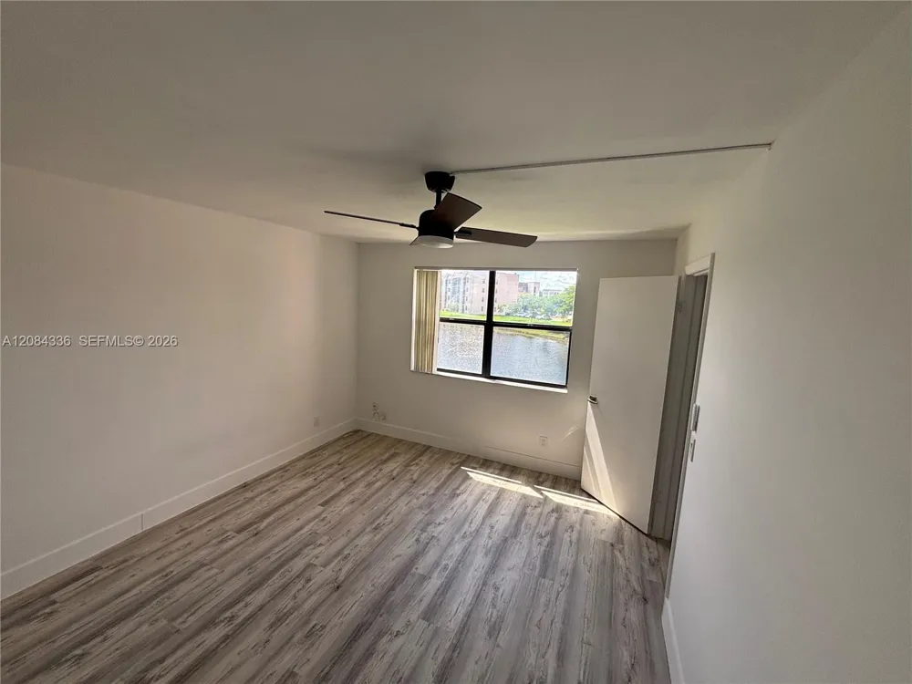 10304 Sunrise Lakes Blvd #209 Sunrise, FL 33322