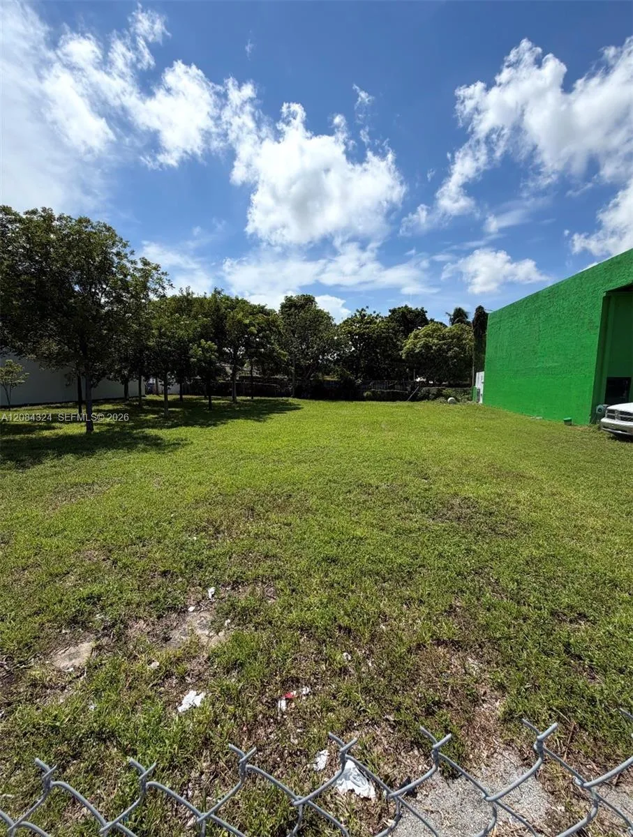 122 NW 22nd Ave Miami, FL 33125