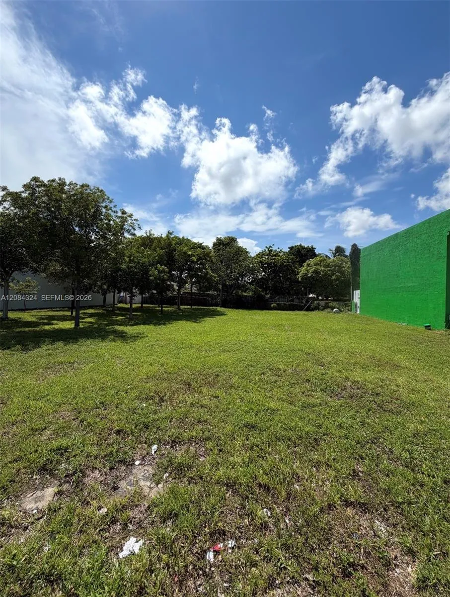 122 NW 22nd Ave Miami, FL 33125