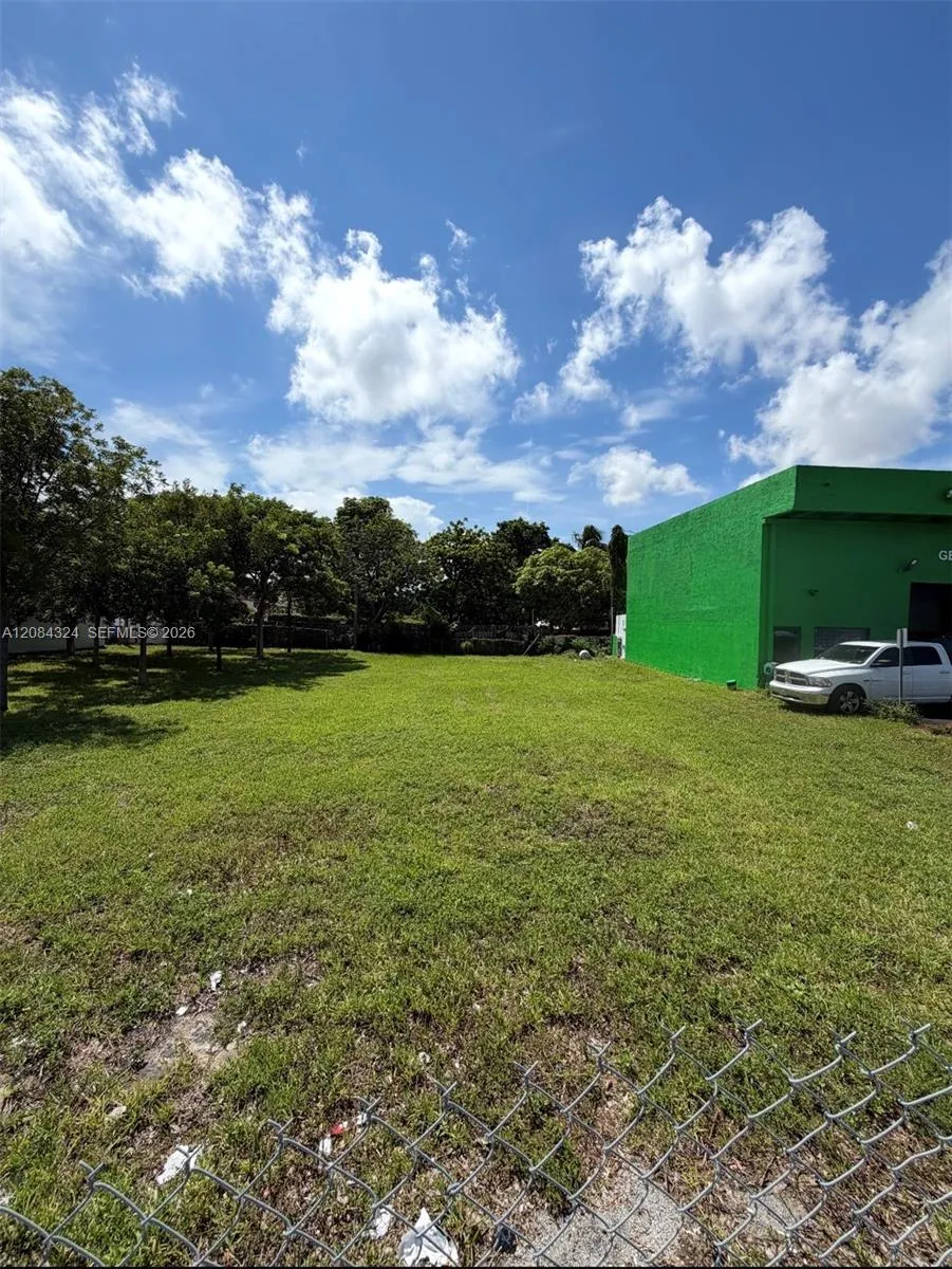 122 NW 22nd Ave Miami, FL 33125