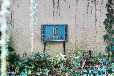16 Browns Lane