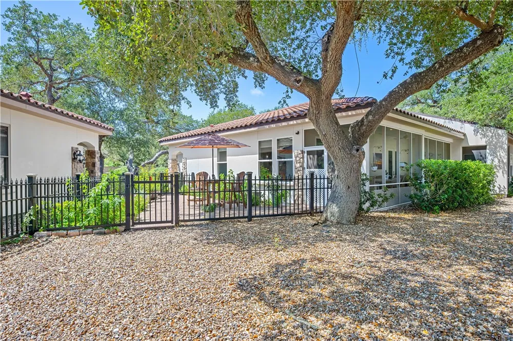 1401 Royal Oaks Fulton, TX 78382