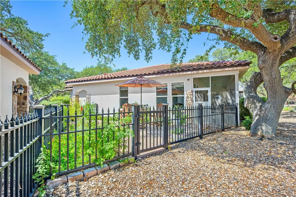 1401 Royal Oaks Fulton, TX 78382