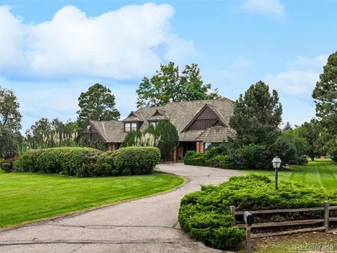 10 Carriage Lane
