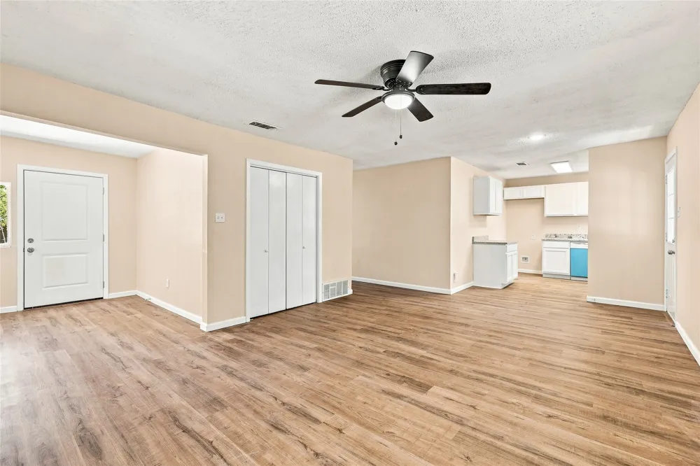 702 Jonathan Lane Arlington, TX 76010