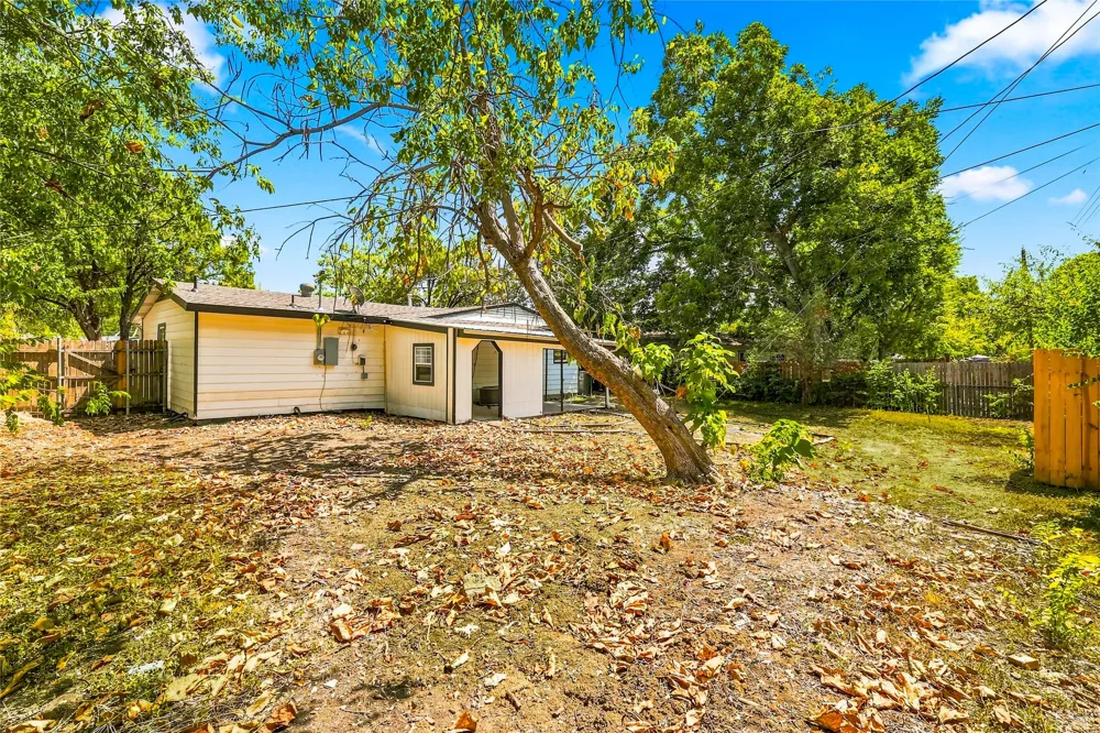 702 Jonathan Lane Arlington, TX 76010