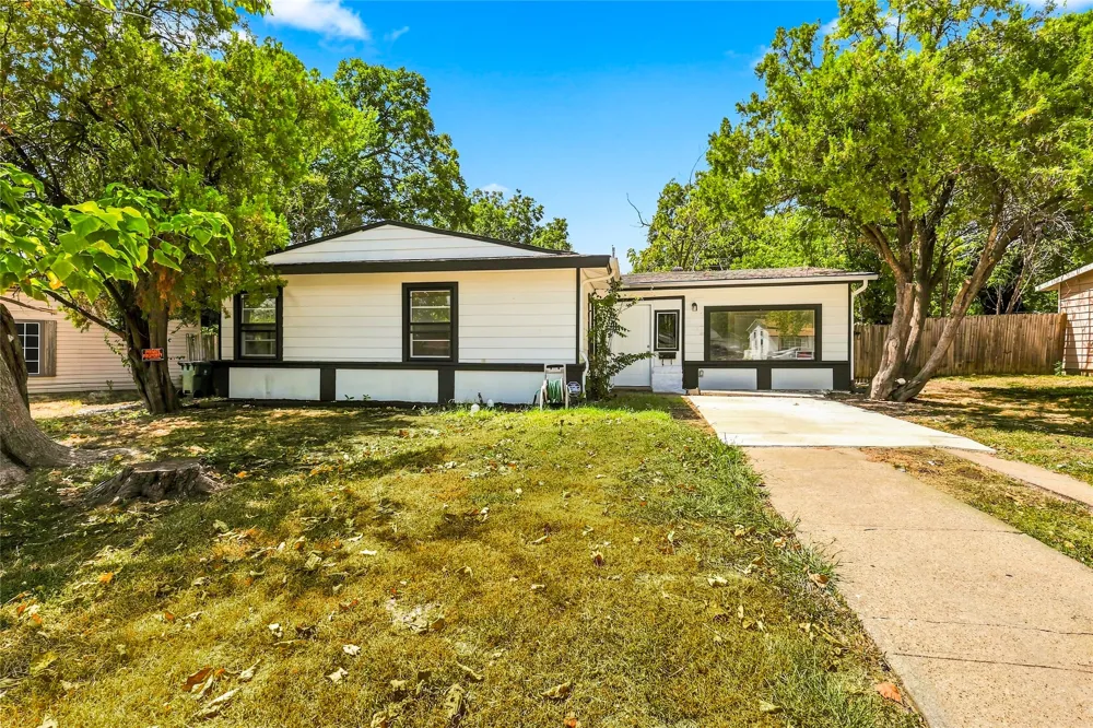 702 Jonathan Lane Arlington, TX 76010