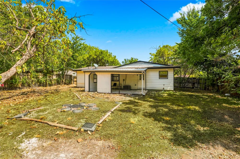 702 Jonathan Lane Arlington, TX 76010