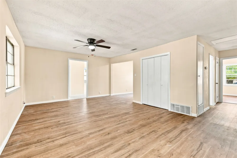 702 Jonathan Lane Arlington, TX 76010