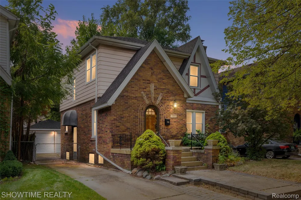 2410 Yale Avenue Royal Oak City, MI 48067