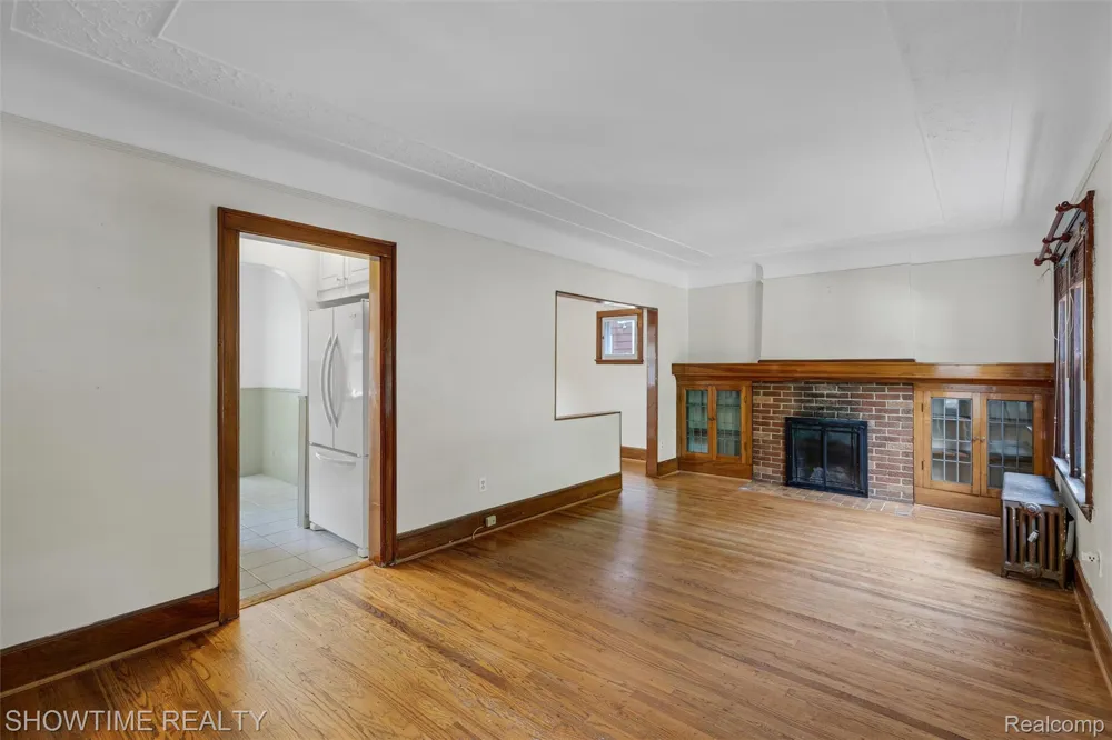 2410 Yale Avenue Royal Oak City, MI 48067
