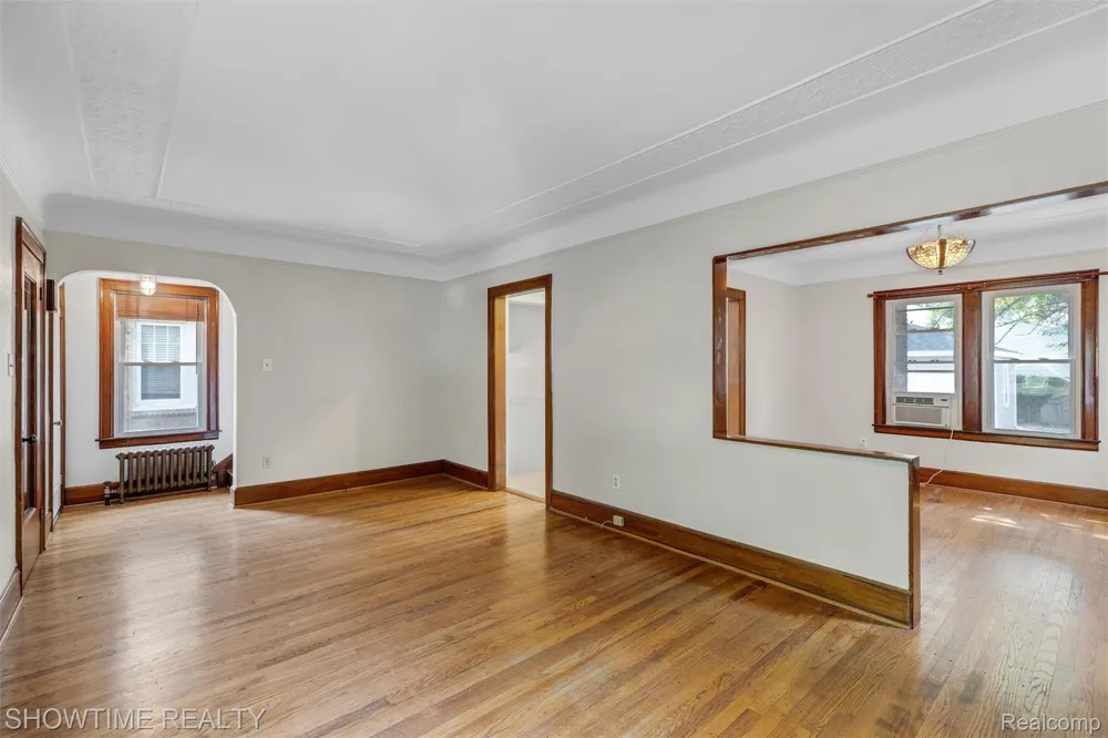 2410 Yale Avenue Royal Oak City, MI 48067