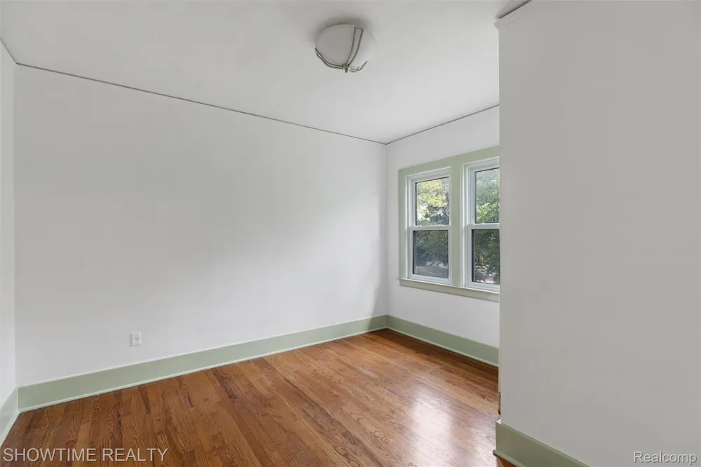 2410 Yale Avenue Royal Oak City, MI 48067