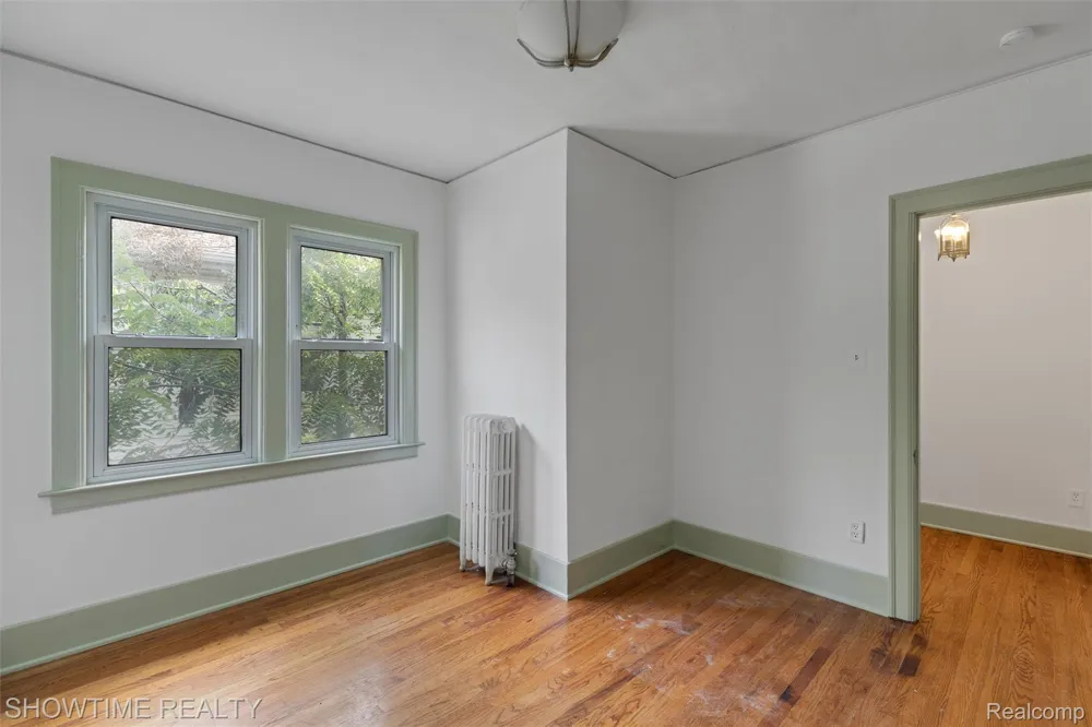 2410 Yale Avenue Royal Oak City, MI 48067