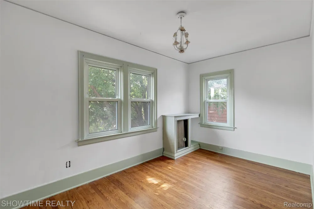 2410 Yale Avenue Royal Oak City, MI 48067