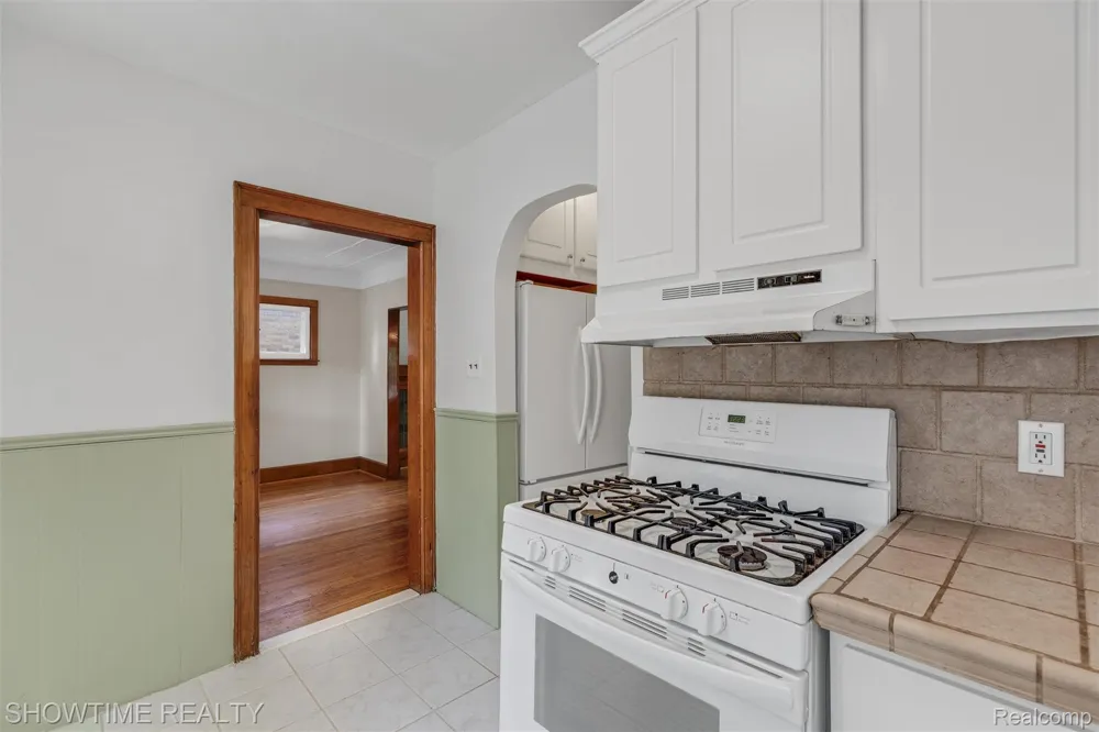 2410 Yale Avenue Royal Oak City, MI 48067