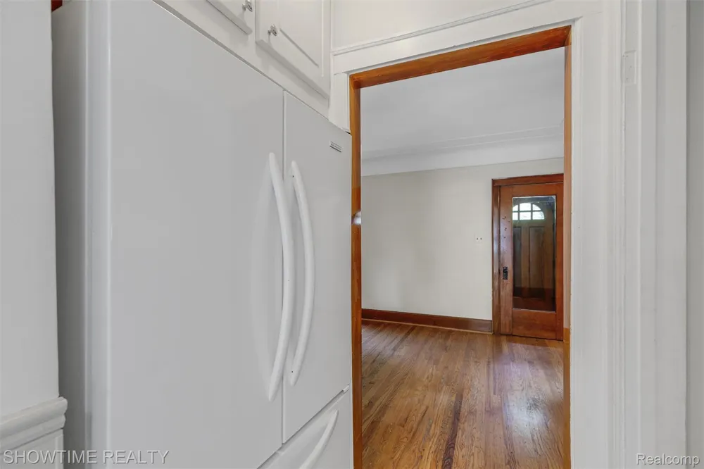 2410 Yale Avenue Royal Oak City, MI 48067