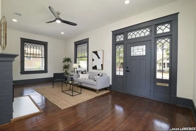 207 LORETTA PL San Antonio, TX 78210