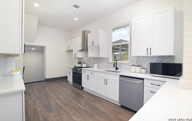 207 LORETTA PL San Antonio, TX 78210