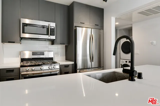 3602 Dunn Drive #5 Los Angeles, CA 90034