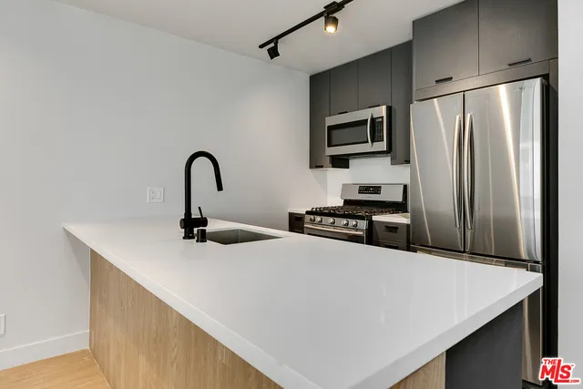 3602 Dunn Drive #5 Los Angeles, CA 90034